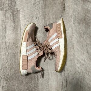 Adidas • NMD R1 chalk Pearl sneakers